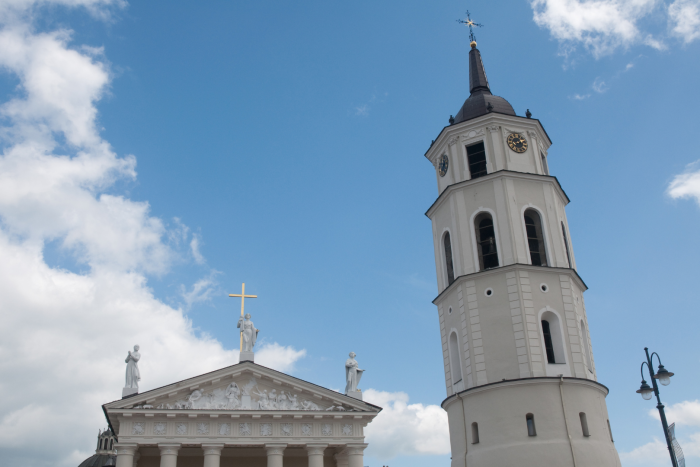 Teismas atmetė Vilniaus arkivyskupijos skundą dėl publikacijų apie Katedros požemiuose rastas insignijas